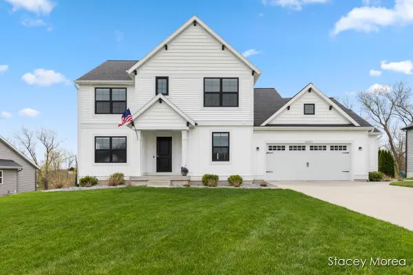 6327 Bentley, Belmont, MI 49306