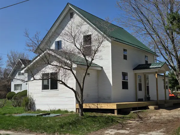 120 Center, Six Lakes, MI 48886