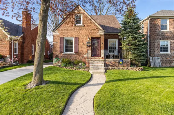 1840 Hampton, Grosse Pointe Woods, MI 48236
