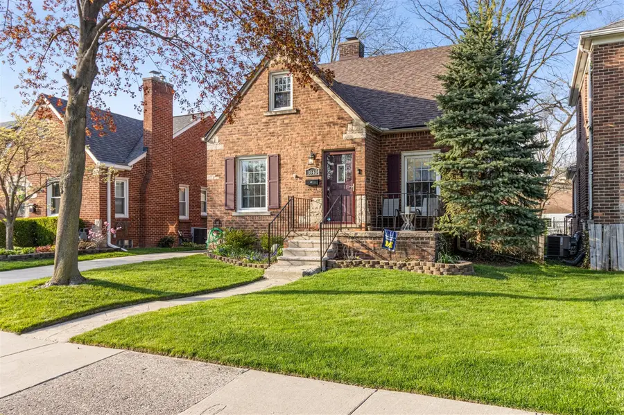 1840 Hampton, Grosse Pointe Woods, MI 48236 - #2