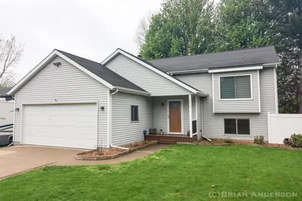 3215 Sunrise, Grand Rapids, MI 49508