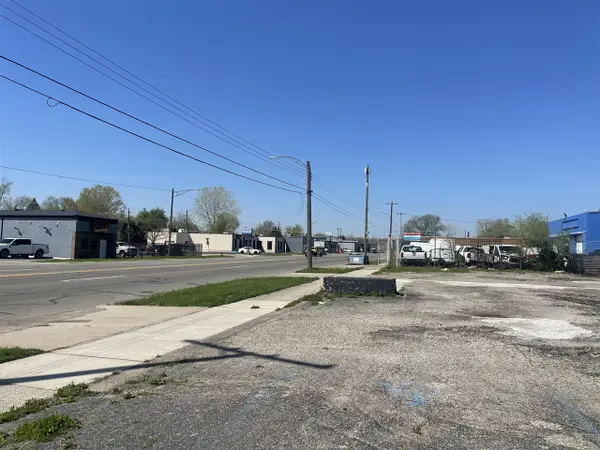 22110 W Warren, Redford, MI 48239