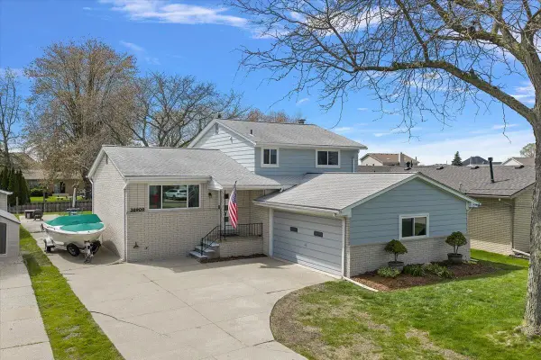 38909 Lakeshore, Harrison Twp, MI 48045