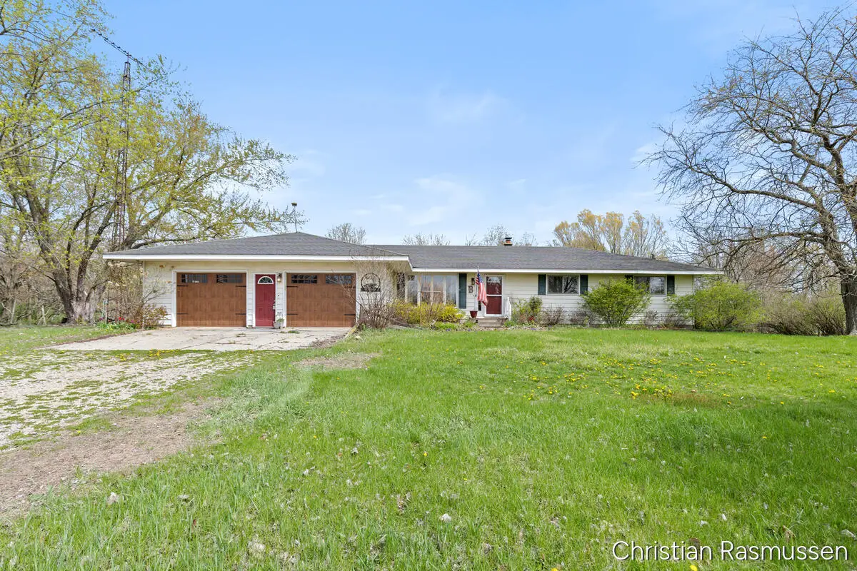 7208 W Dickerson Lake, Greenville, MI 48838 - #1