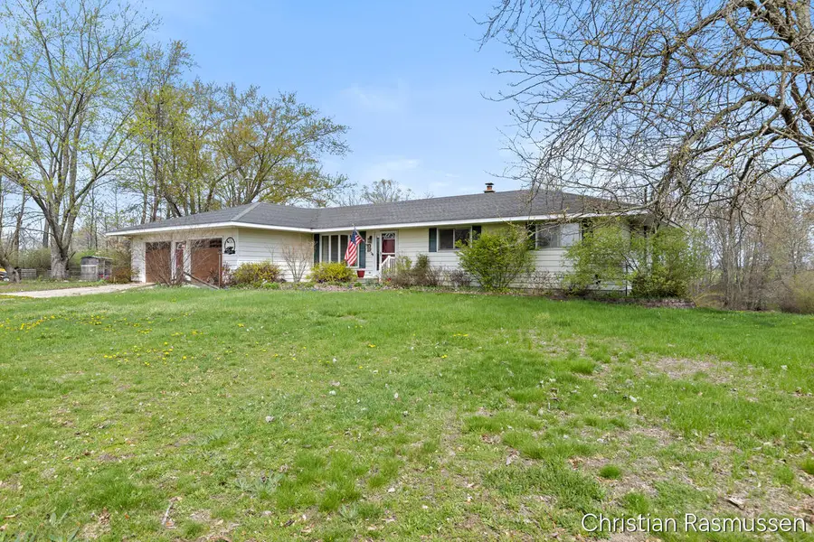 7208 W Dickerson Lake, Greenville, MI 48838 - #2