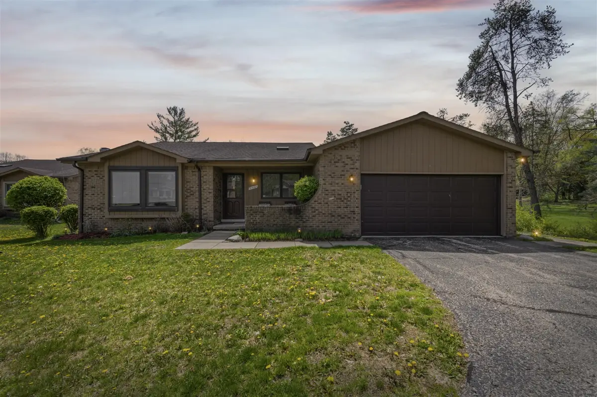 31461 Orchard Brook, Farmington Hills, MI 48336 - #1
