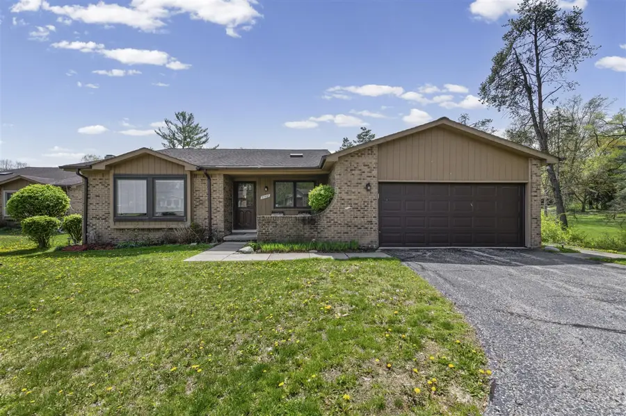 31461 Orchard Brook, Farmington Hills, MI 48336 - #2