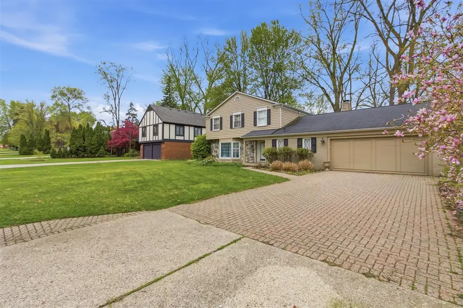 38457 James, Clinton Township, MI 48036 - #2