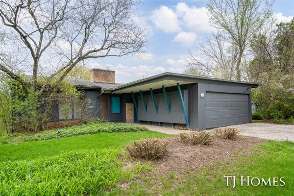 2914 Cascade, Grand Rapids, MI 49506