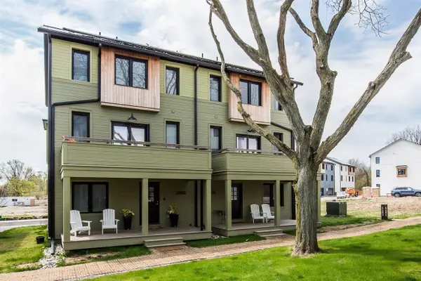 2292 Greenway, Ann Arbor, MI 48104