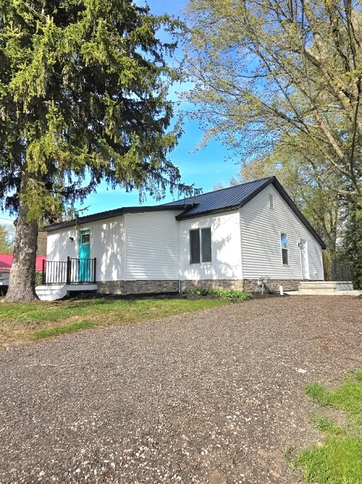 130 N 10th, Edmore, MI 48829 - #1