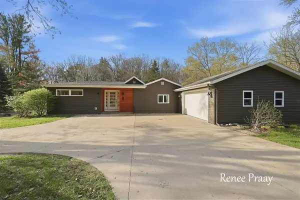 8619 Fulton, Ada, MI 49301