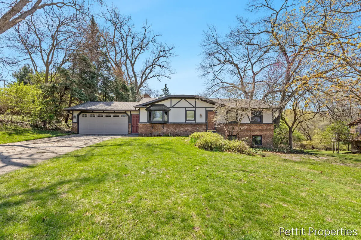 2160 Fox Ridge, Grand Rapids, MI 49505 - #1