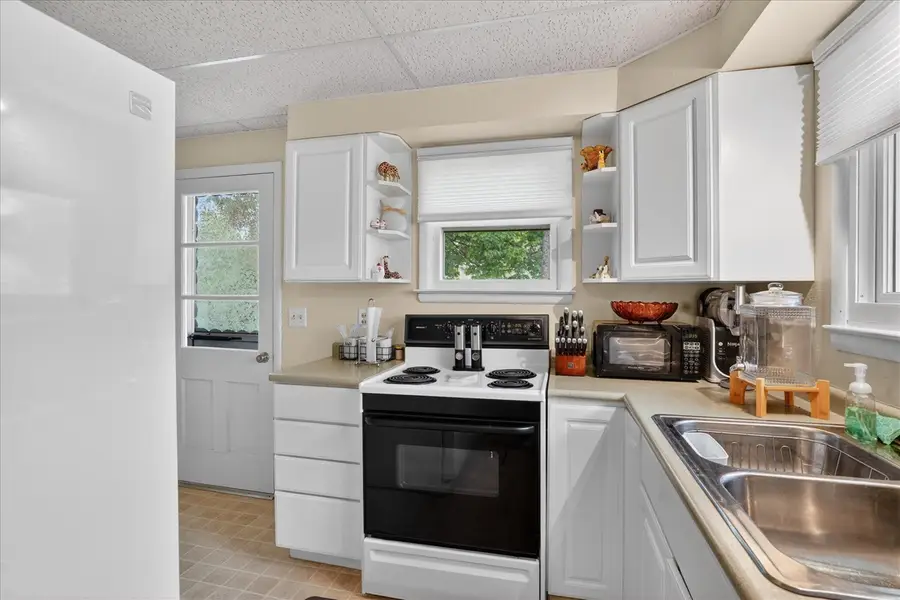 828 Fleming, Jackson, MI 49202 - #2