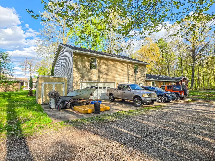 257 Edgewood, Quincy, MI 49082 - #2