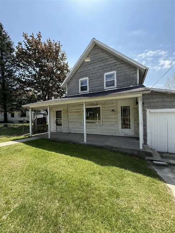 26 Fayette, Hillsdale, MI 49242