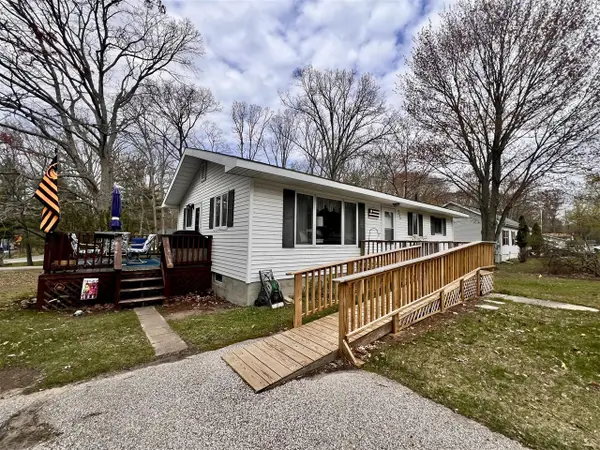 6596 W Virnetta, Ludington, MI 49431