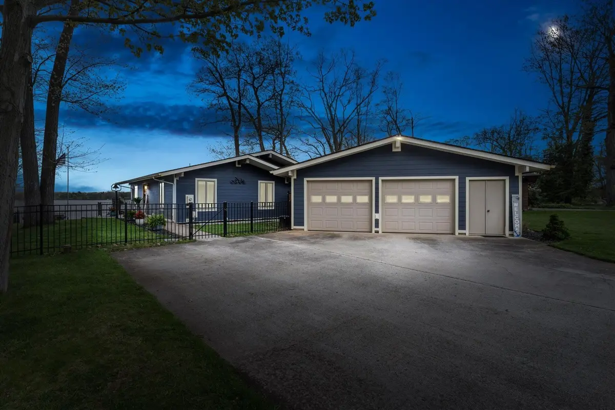 89513 Shorelane, Lawton, MI 49065 - #1