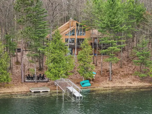 10 Island View, Traverse City, MI 49696