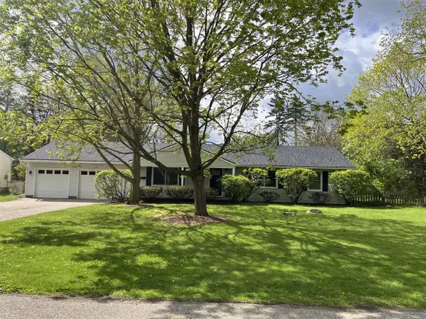 7852 State, Brighton, MI 48116