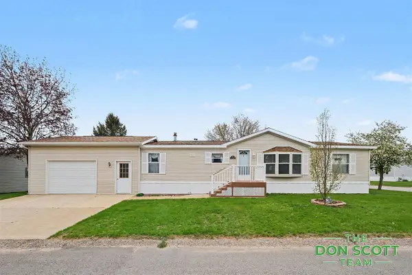 3567 Hollyfield, Cedar Springs, MI 49319