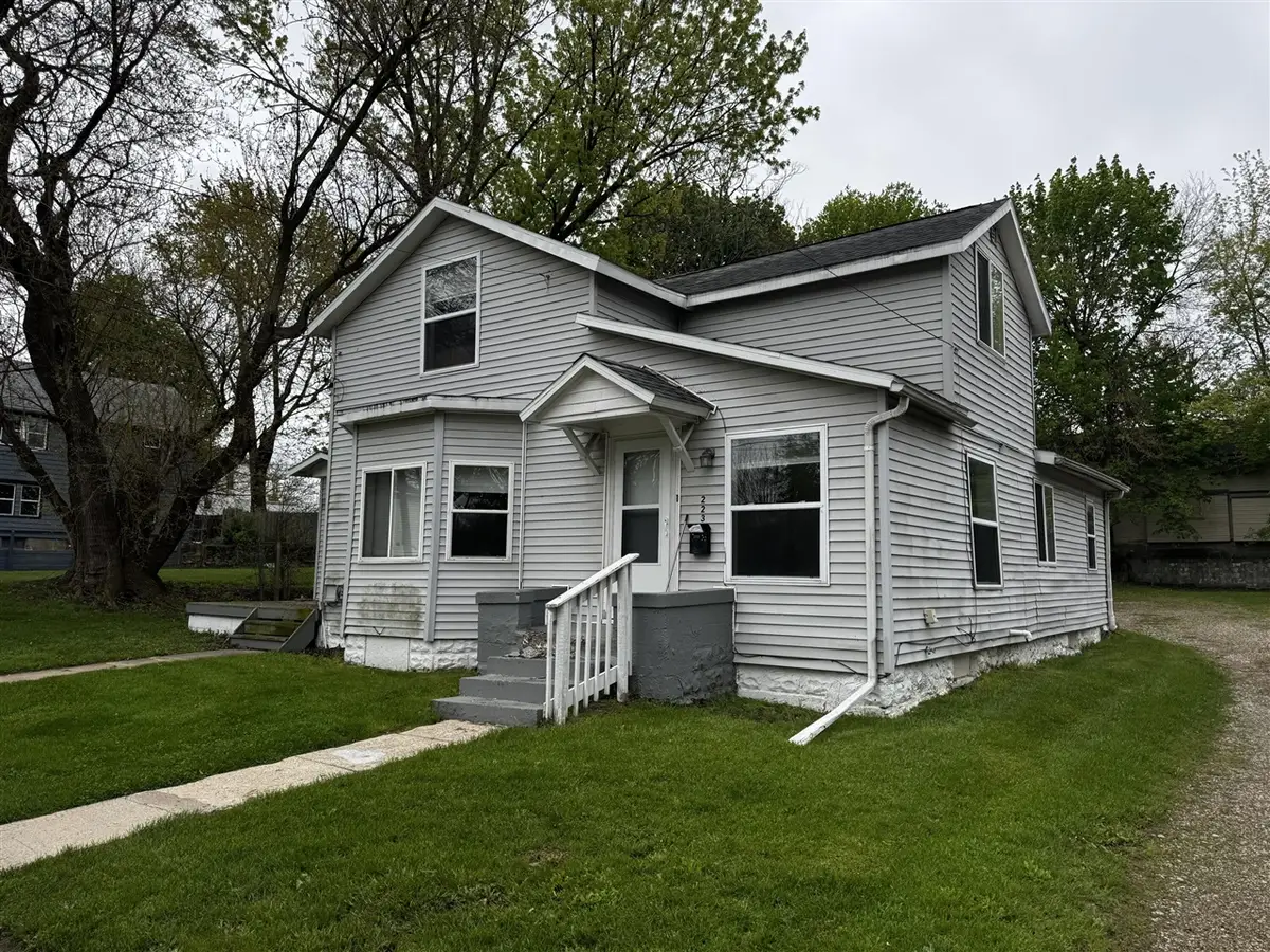 221-223 W Mason, Jackson, MI 49203 - #1