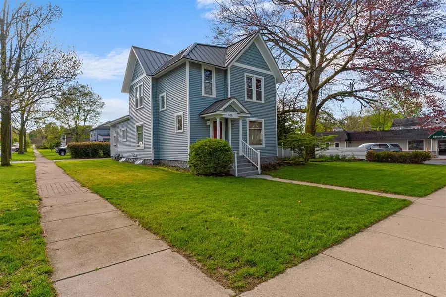 105 Hillsdale, Hillsdale, MI 49242 - #3