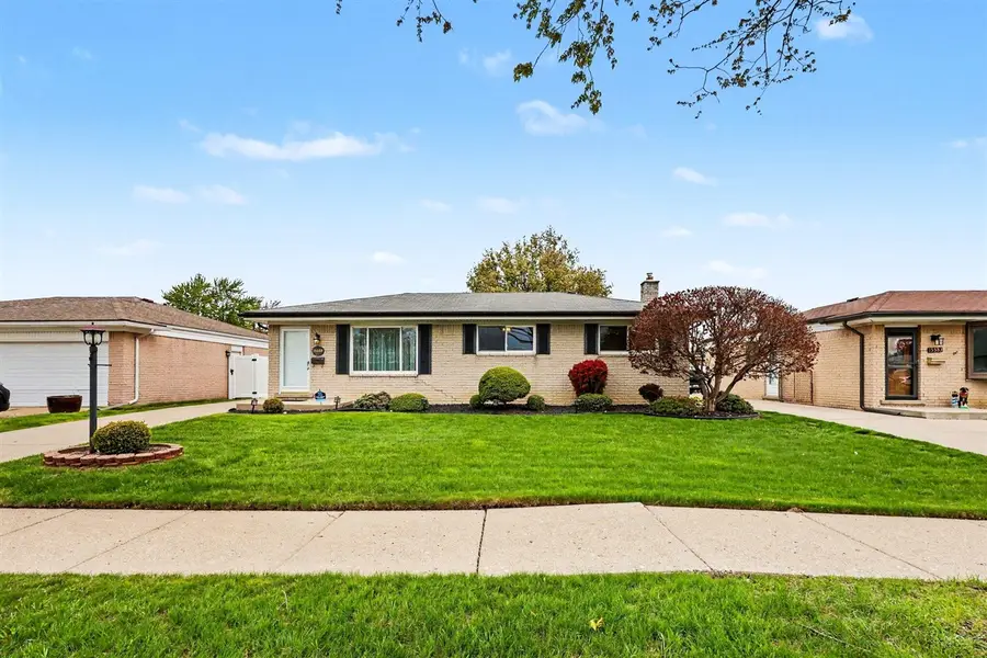 15569 Alsip, Roseville, MI 48066 - #2