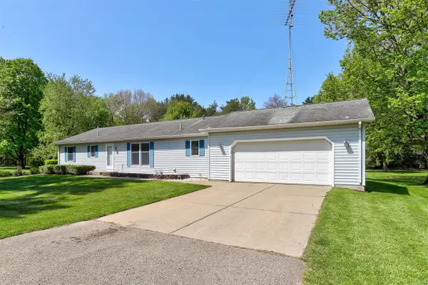 52300 County Road 687, Hartford, MI 49057