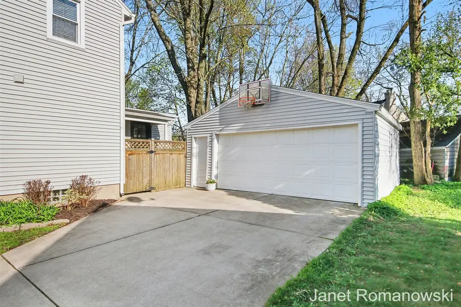 2126 Englewood, Grand Rapids, MI 49506 - #2