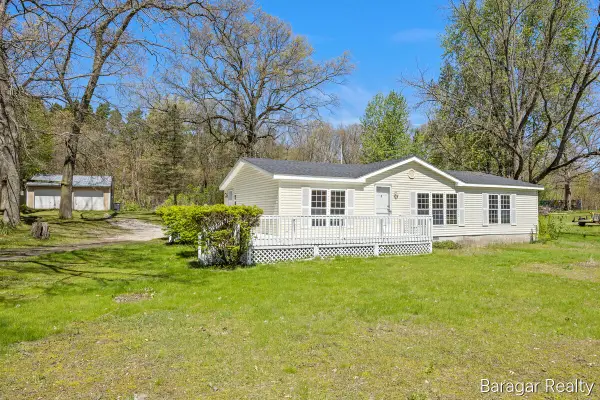 8965 Holton, Holton, MI 49425