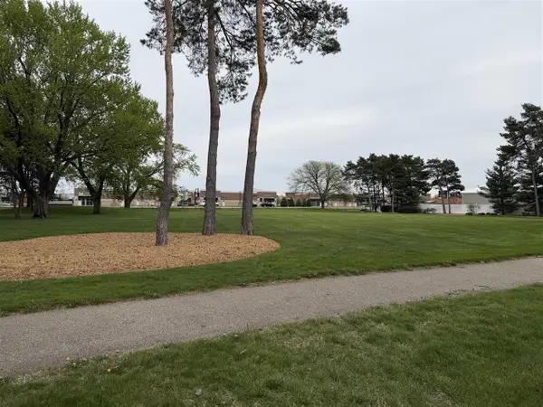 2556 Van Ommen, Holland, MI 49424