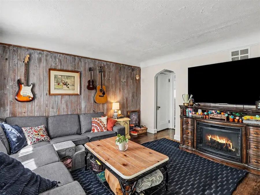 25850 Hanover, Dearborn Heights, MI 48125 - #2