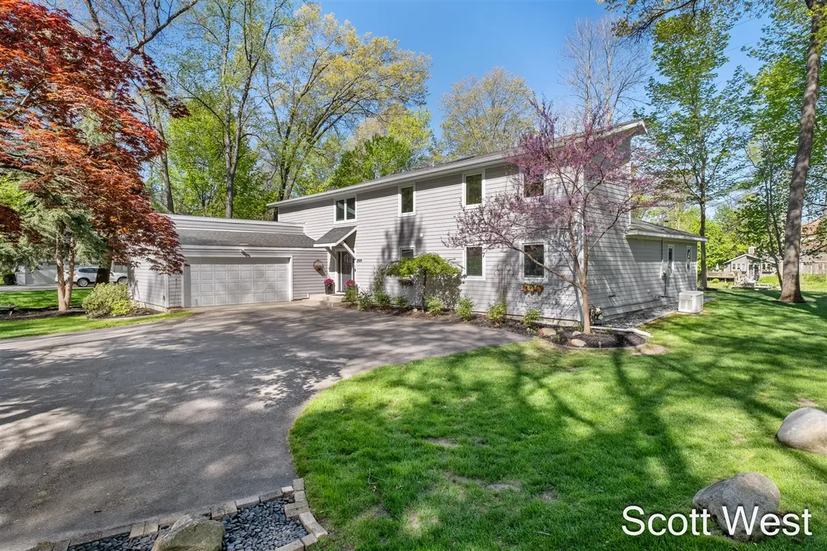 2909 Cascade Springs, Grand Rapids, MI 49546 - #1