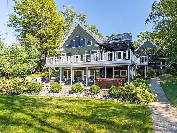 3518 E Long Lake, Harrison, MI 48625