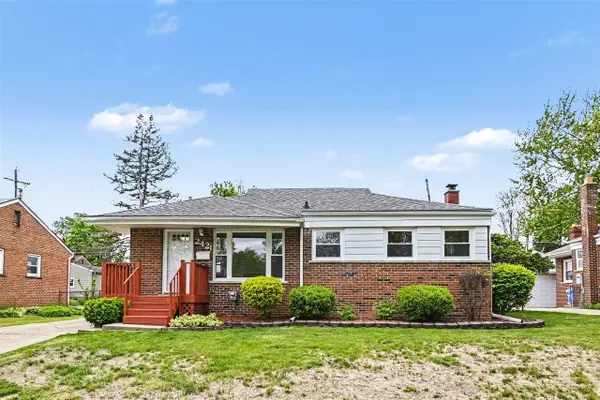 2421 Barstow, Lansing, MI 48906