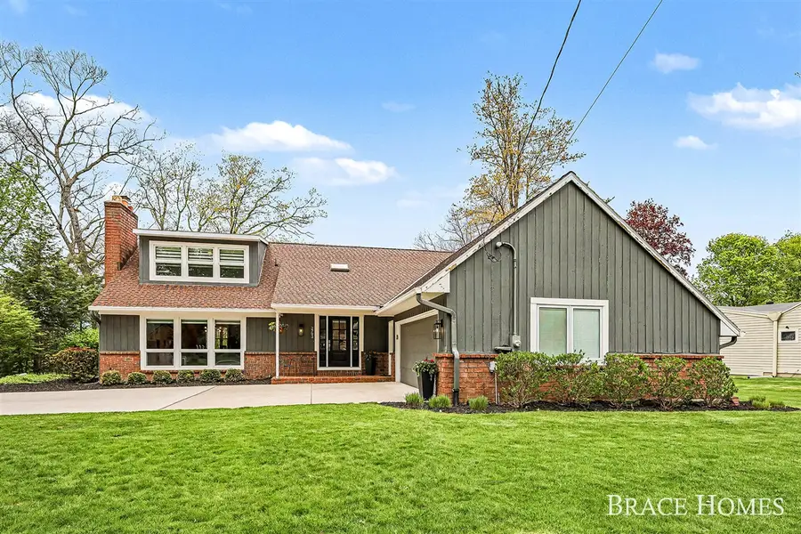 2793 Cascade Springs, Grand Rapids, MI 49546 - #3