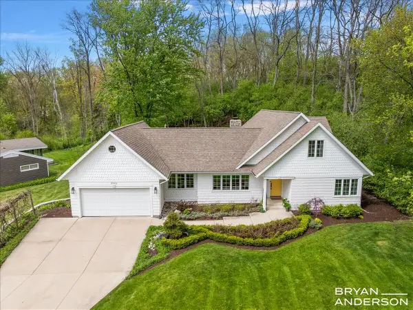 2925 Reeds Lake, East Grand Rapids, MI 49506