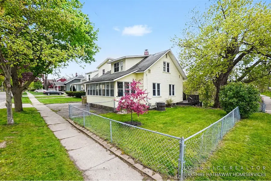 107 S Main, Rockford, MI 49341 - #2