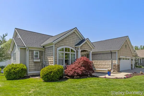 1119 Mid Bluff, Zeeland, MI 49464