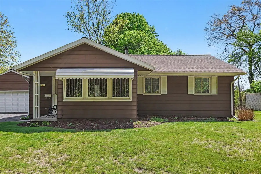 2561 Parkside, Jackson, MI 49203 - #2