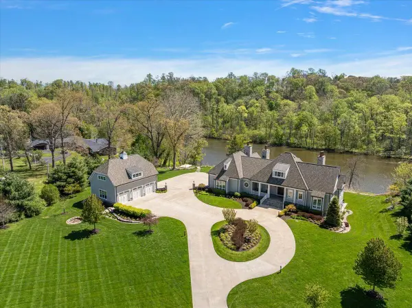 13741 S Indian Springs, Buchanan, MI 49107