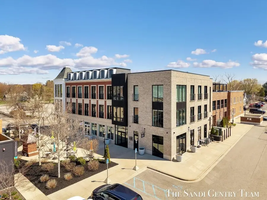 110 W Savidge #201, Spring Lake, MI 49456 - #3