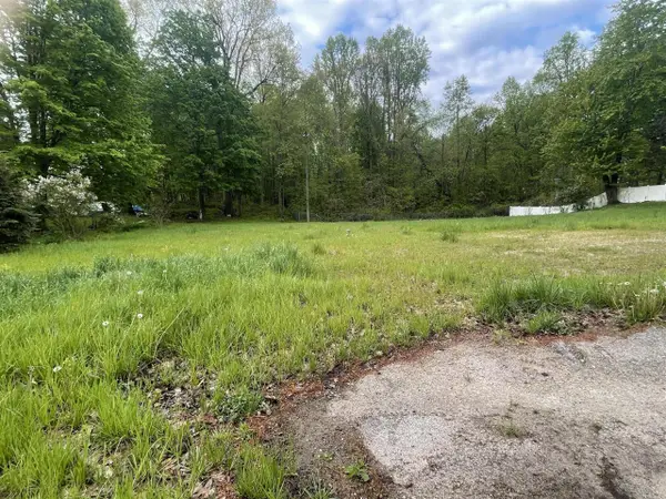 67211 95th, Dowagiac, MI 49047