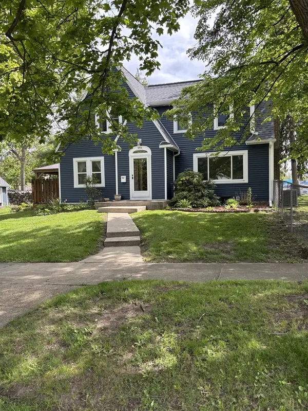 904 Homecrest, Kalamazoo, MI 49001