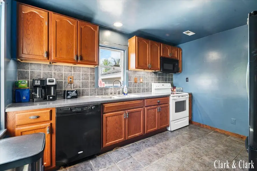 146 S Carleton, Battle Creek, MI 49017 - #3