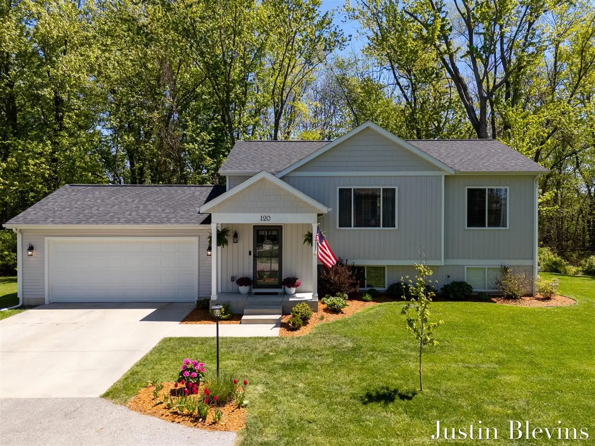 120 E 40th, Holland, MI 49423 - #1
