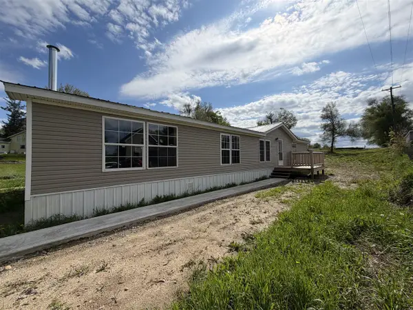 1040 Main, Montgomery, MI 49255