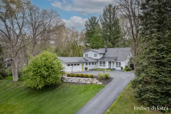 2814 Burrwick, Grand Rapids, MI 49546