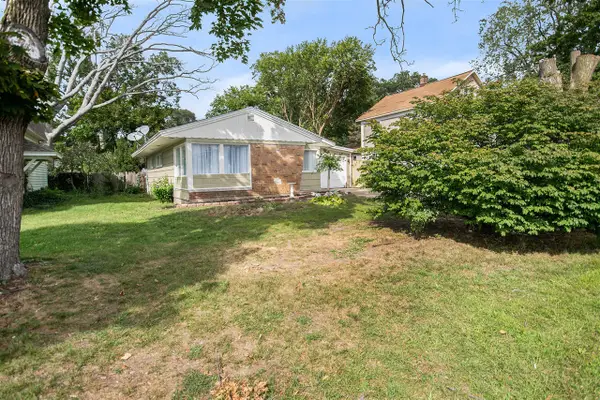 153 Vander Veen, Holland, MI 49424
